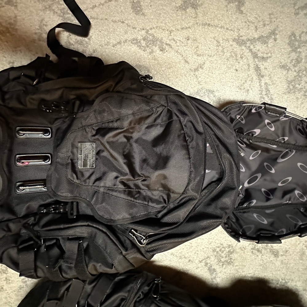 Oakley Kitchen Sink Backpack, like new excellent condition.